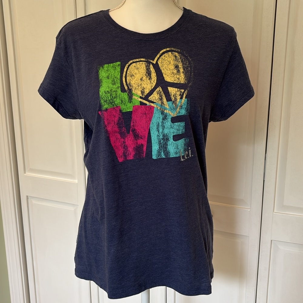 LEI Navy Graphic Tee - Short Sleeve